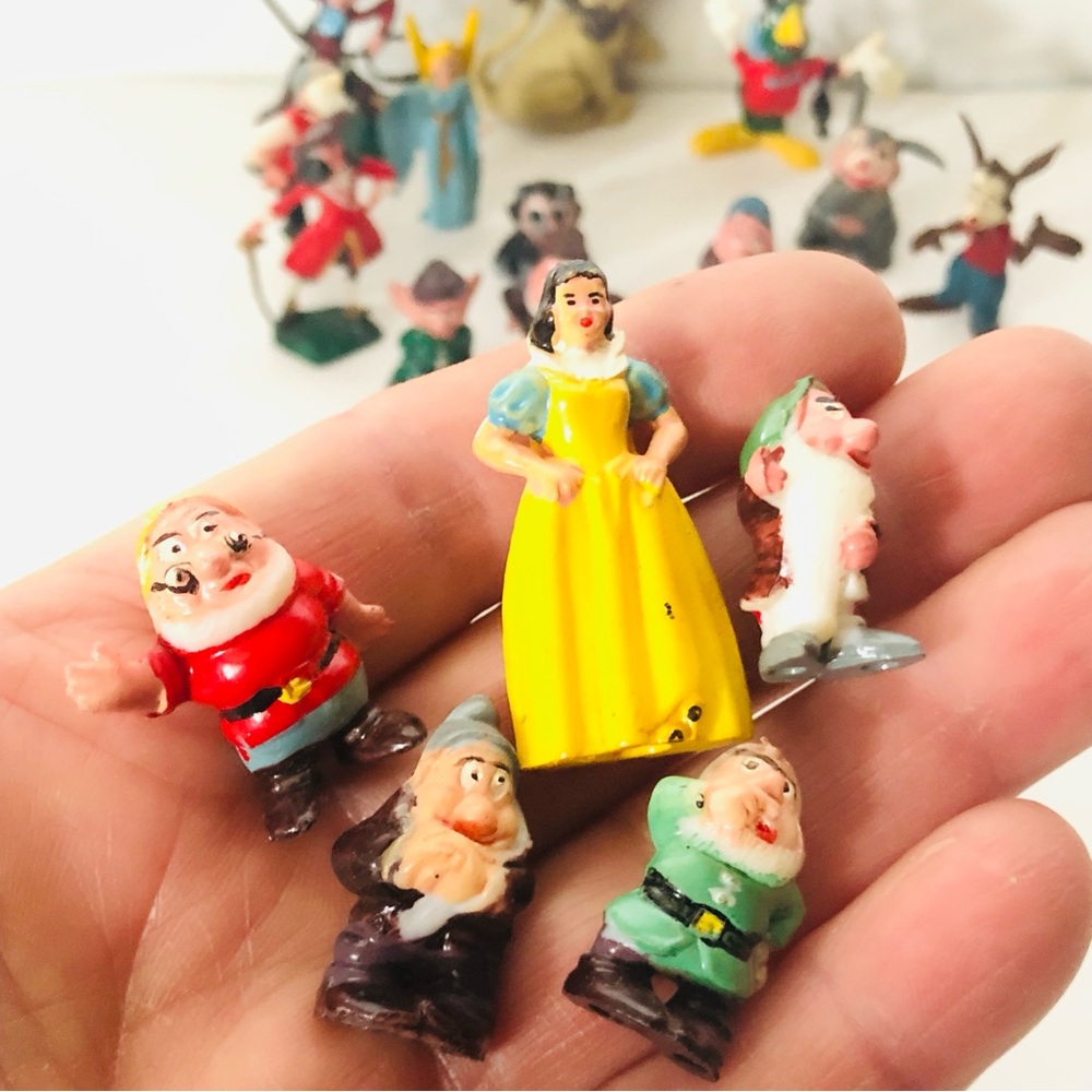 Classic Fairy Tale Princess and Dwarf Figurine Toy Set - Yellow & Multicolor